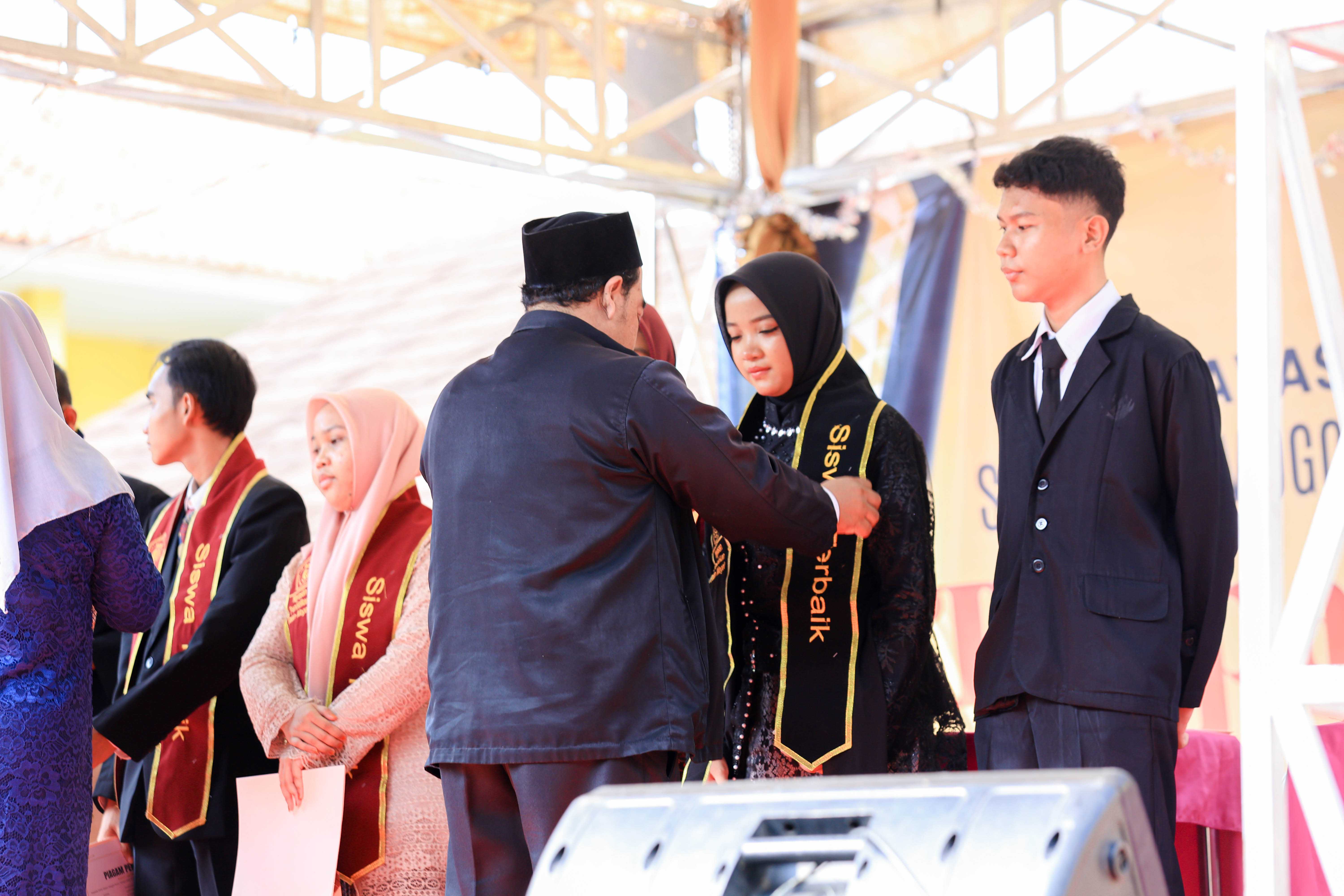 Pengumuman Siswa AKL Terbaik SMK Dewi Sartika Cibodas Tangerang