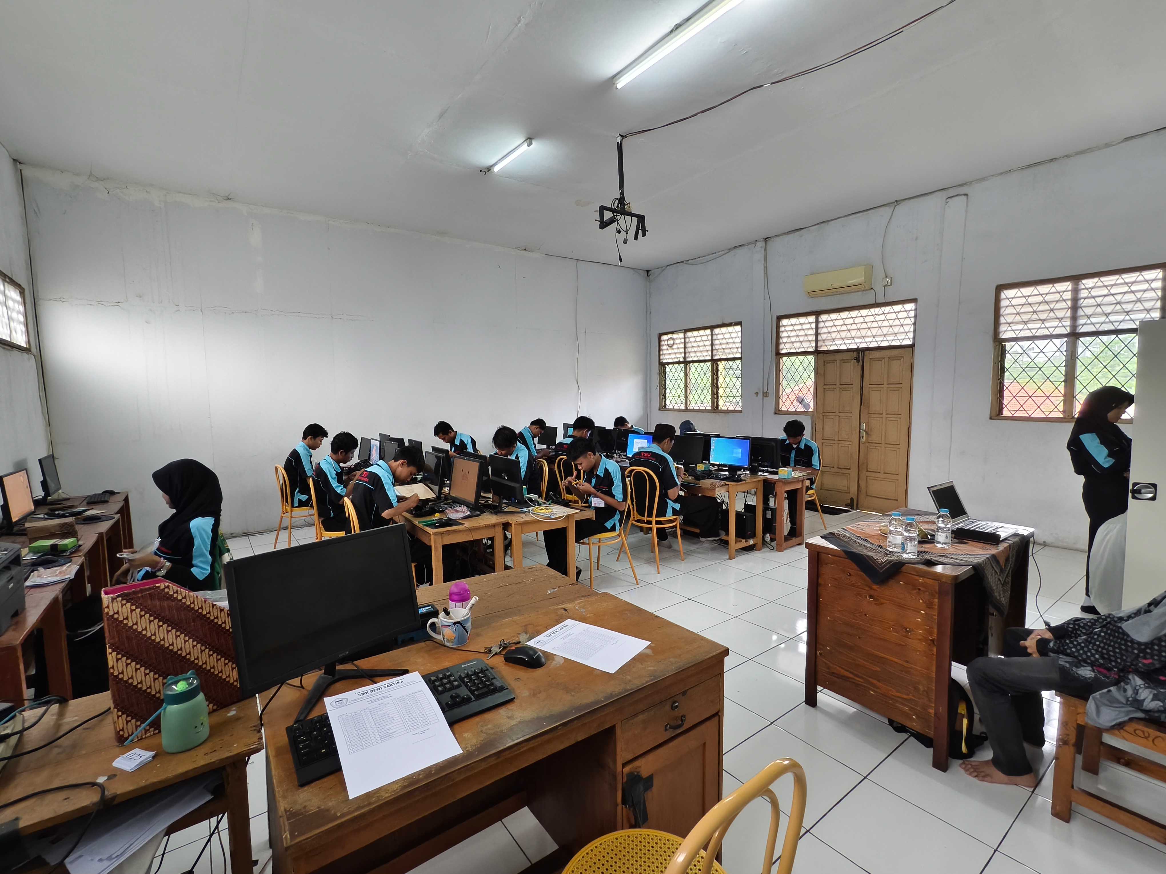 Ujian Kompetensi Keahlian (UKK) Swasta SMK Dewi Sartika Cibodas Tangerang Teknik Komputer dan Jaringan (TKJ)