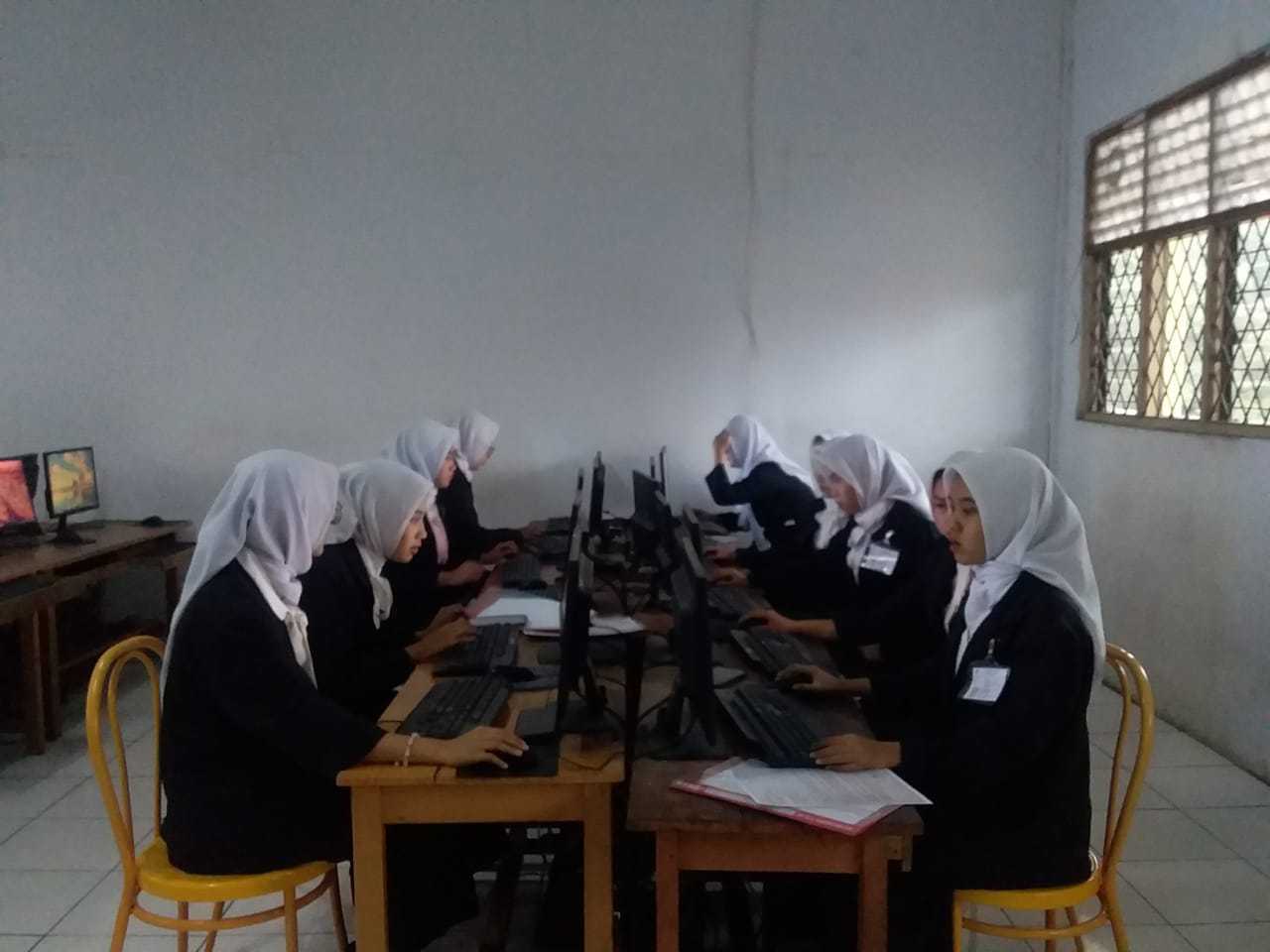 Ujian Kompetensi Keahlian (UKK) Swasta SMK Dewi Sartika Cibodas Tangerang Akuntansi dan Keuangan Lembaga (AKL)