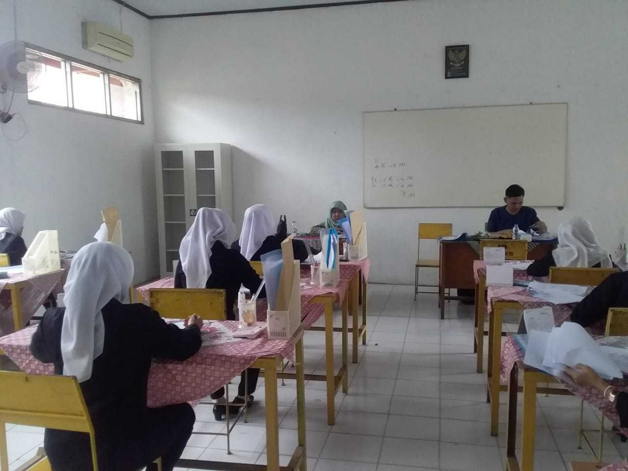 Ujian Kompetensi Keahlian (UKK) Swasta SMK Dewi Sartika Cibodas Tangerang Akuntansi dan Keuangan Lembaga (AKL)